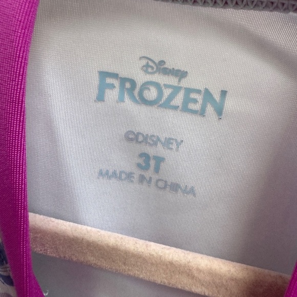 NWOT 3T Girls Disney Frozen Purple and Blue Short Sleeve Rashguard Bathingsuit - Picture 4 of 5